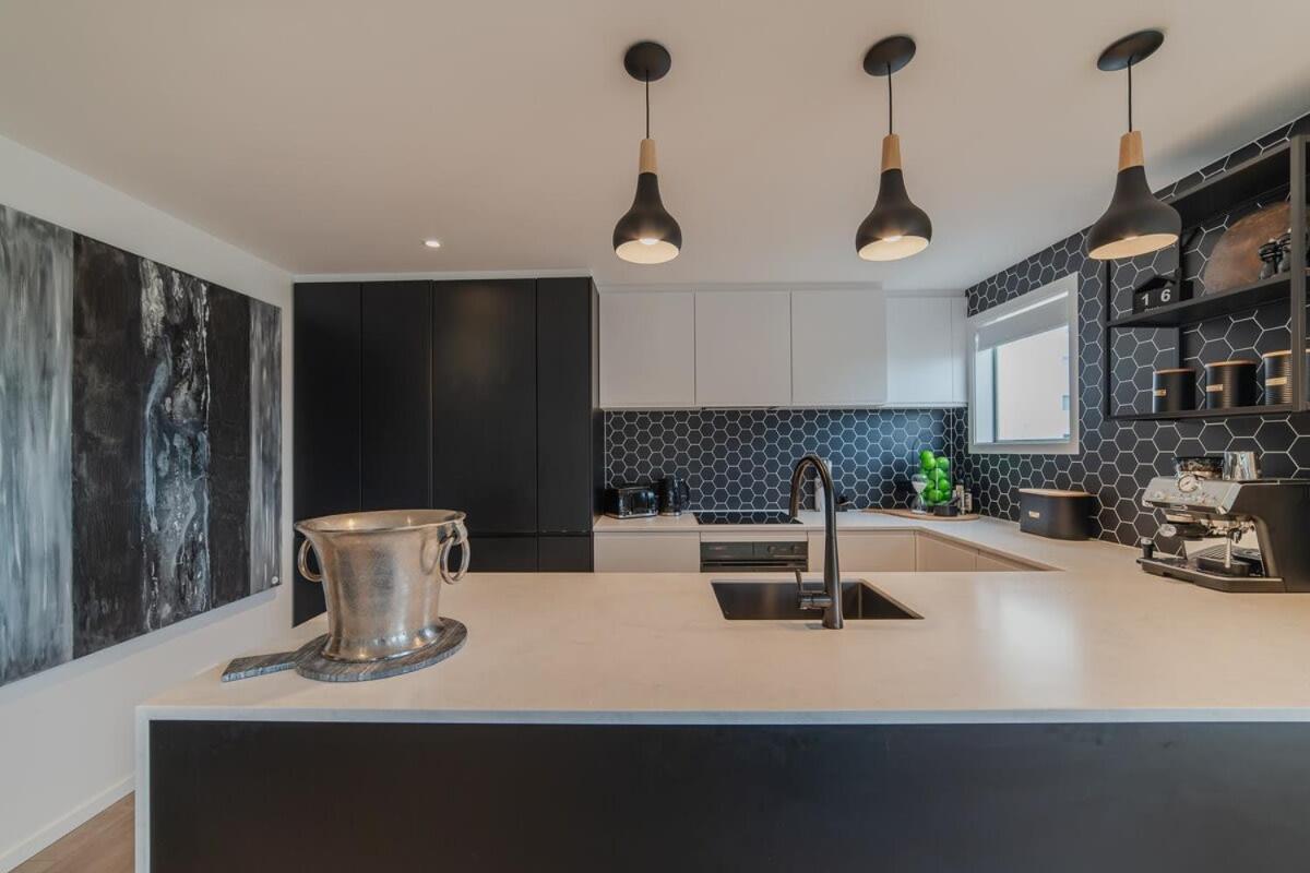 Penthouse Perfection - 2Br Elegance On Worcester St Christchurch Exterior photo