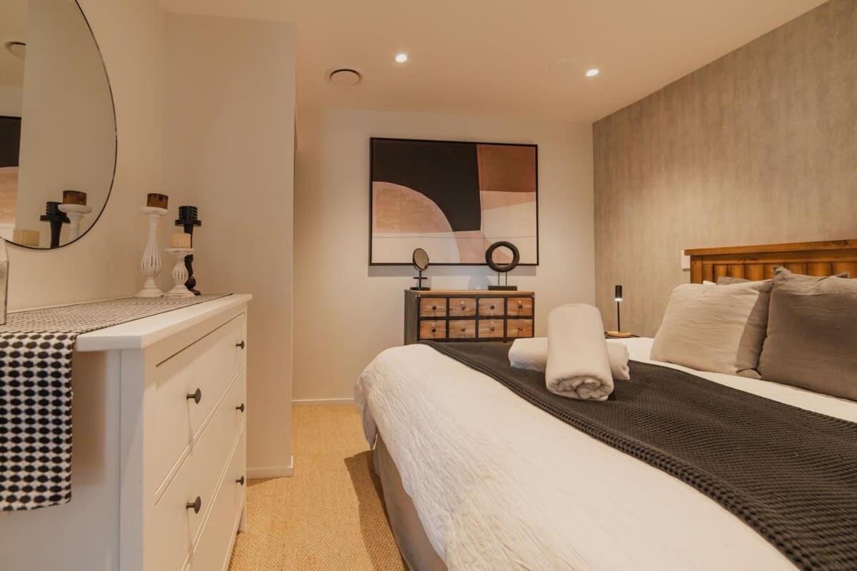 Penthouse Perfection - 2Br Elegance On Worcester St Christchurch Exterior photo
